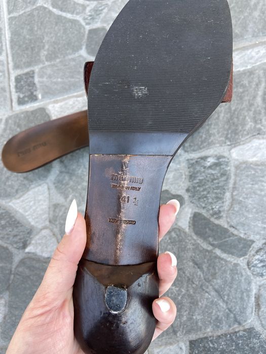 Оригінальні шкіряні шльопанці-мюлі Miu Miu 41 розміру