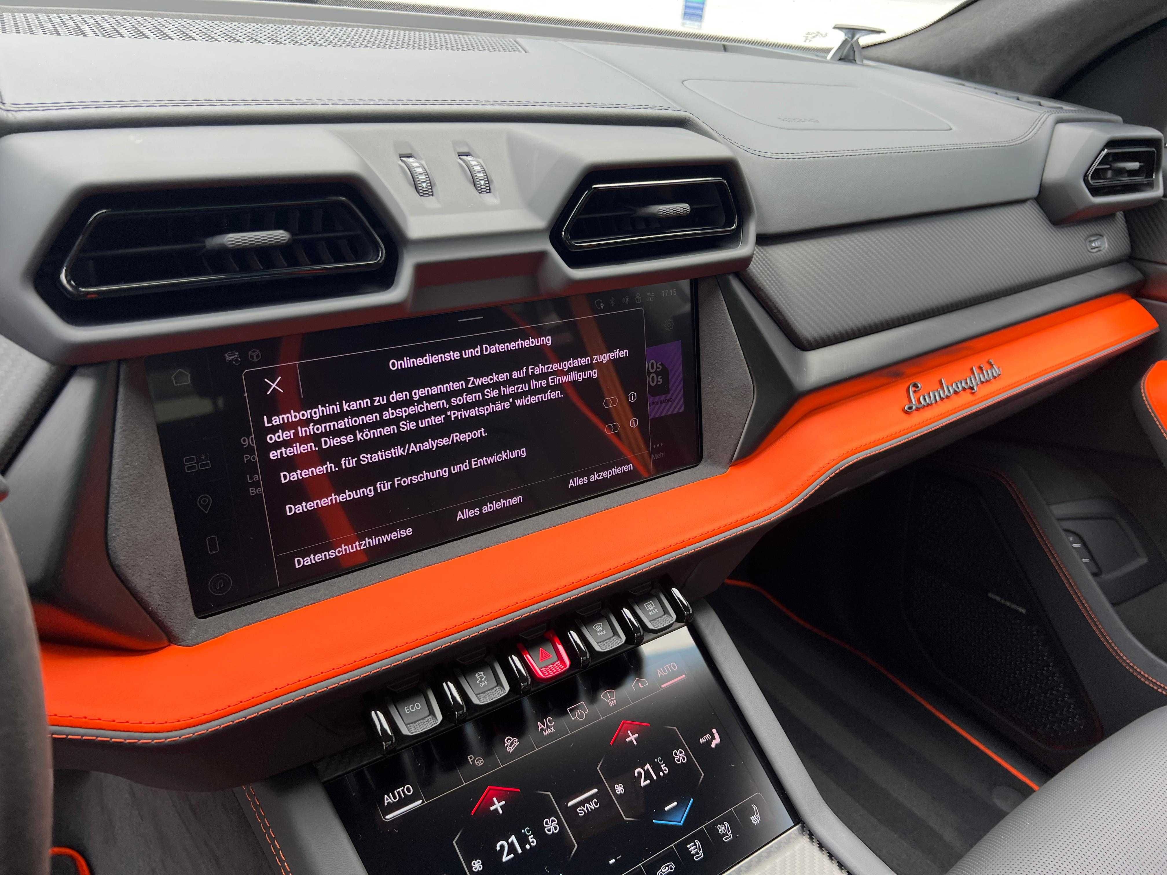 Lamborghini URUS SE 2025