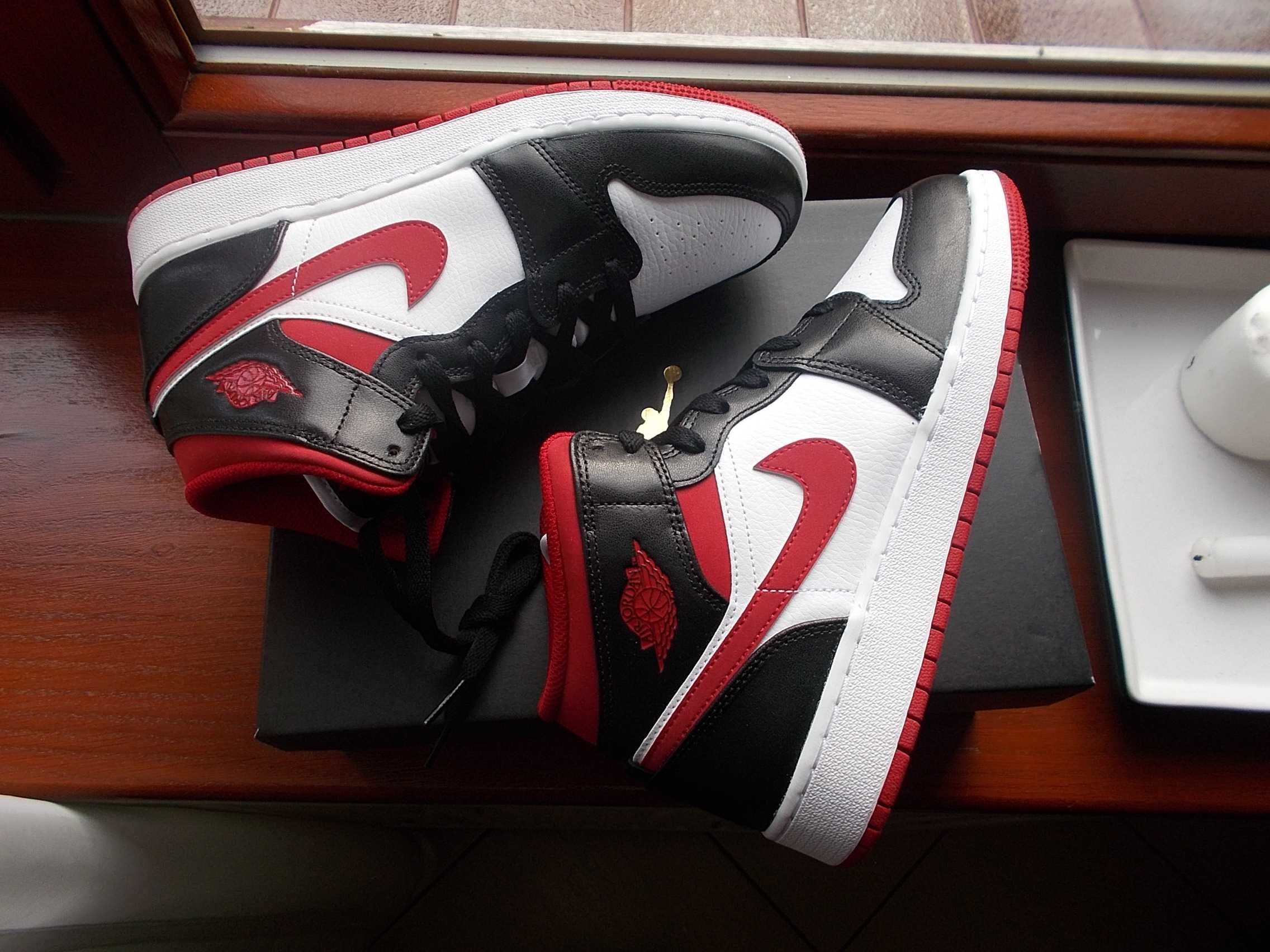 (r. 39 - 24,5 cm) Nike Jordan 1 Mid Gym Red Black DJ4695,122