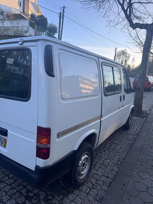 Carrinha Ford Transit 120 Van