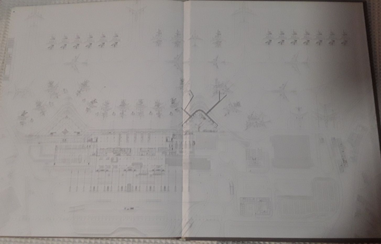 Livro sobre Aeroporto Francisco Sá Carneiro