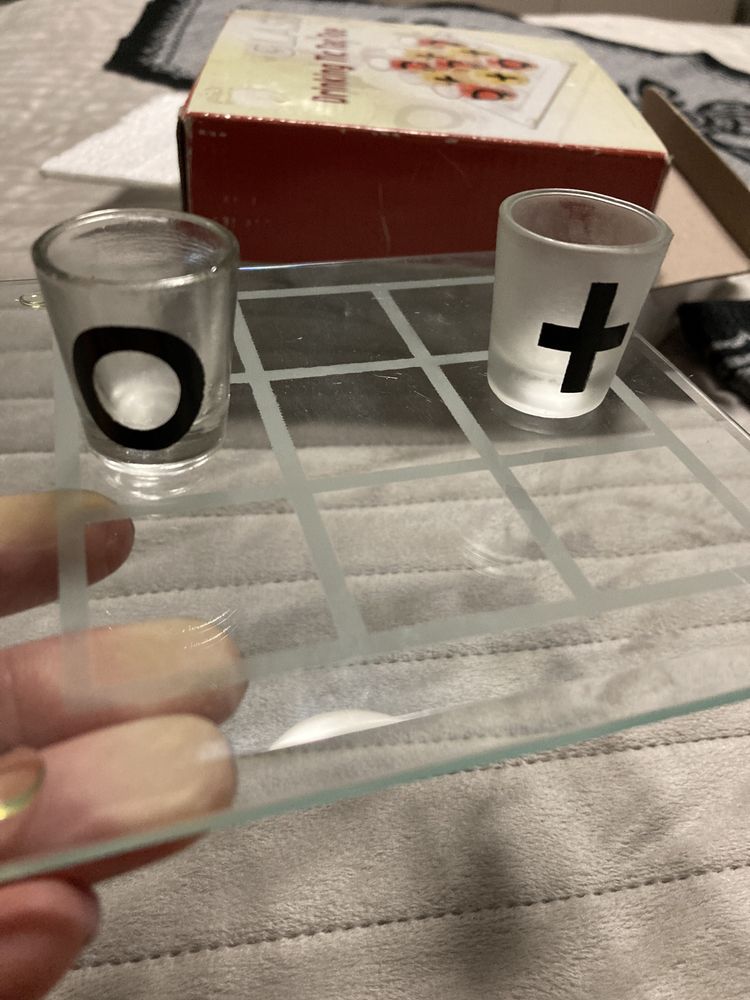 Gra kółko i krzyżyk kieliszki do alkoholu