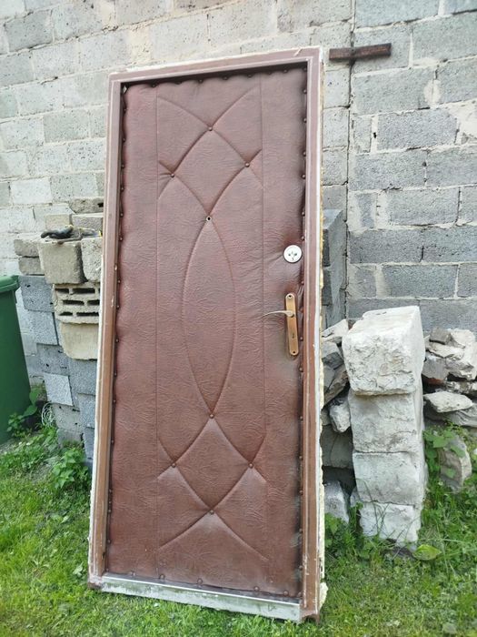 Solidne drzwi metalowe