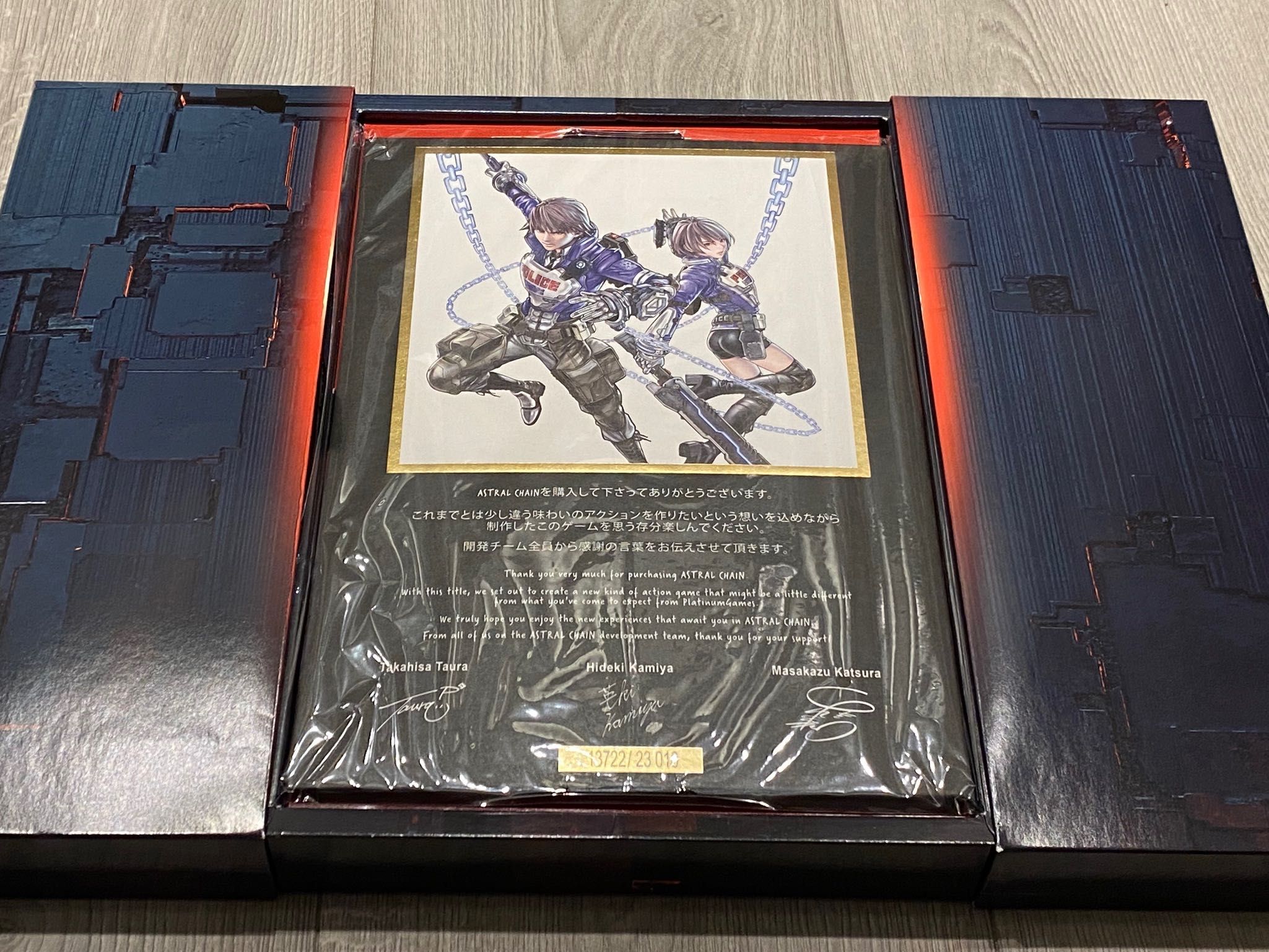 Astral Chain (Collector's Edition) / Switch / UNIKAT