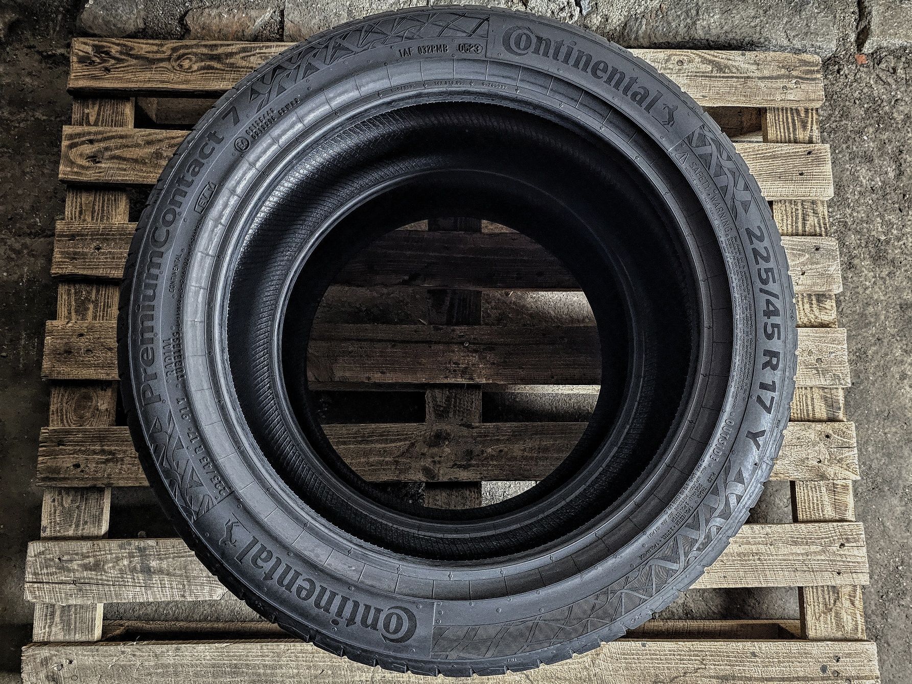 Пара 225/45r17 Continental | 2023 | 7mm | Portugal | Преміум шини