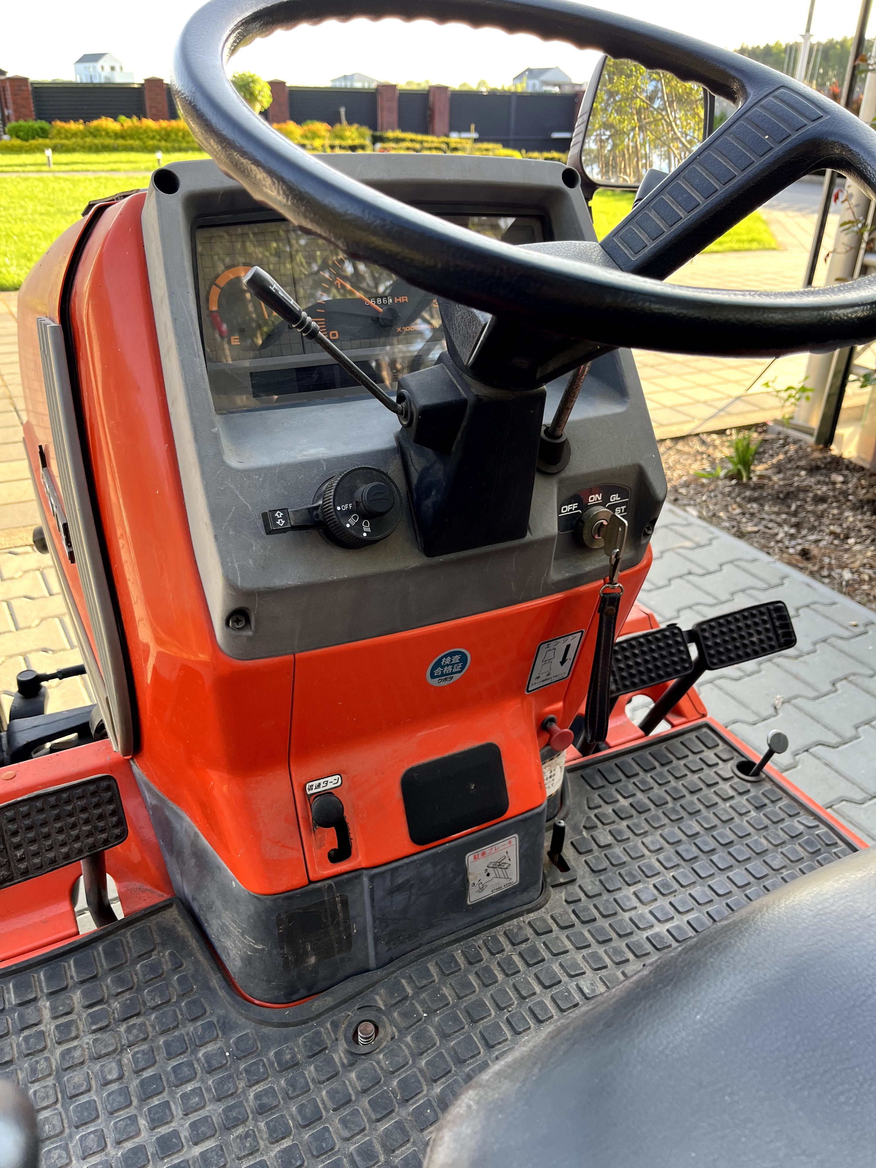 Traktorek Kubota Aste A17 4x4