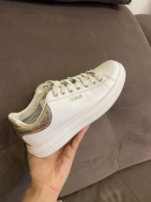 Кросівки Guess , 38 розмір
