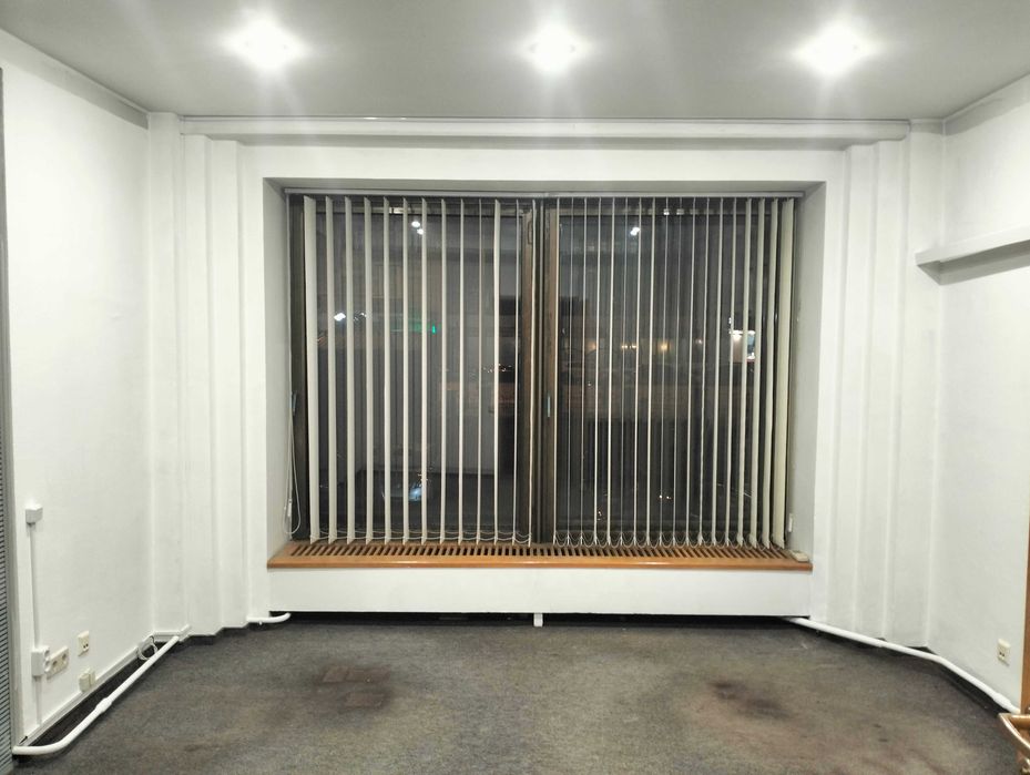 Три окремих  робочих  кабінету для адвоката, юриста нотаріуса аудитора