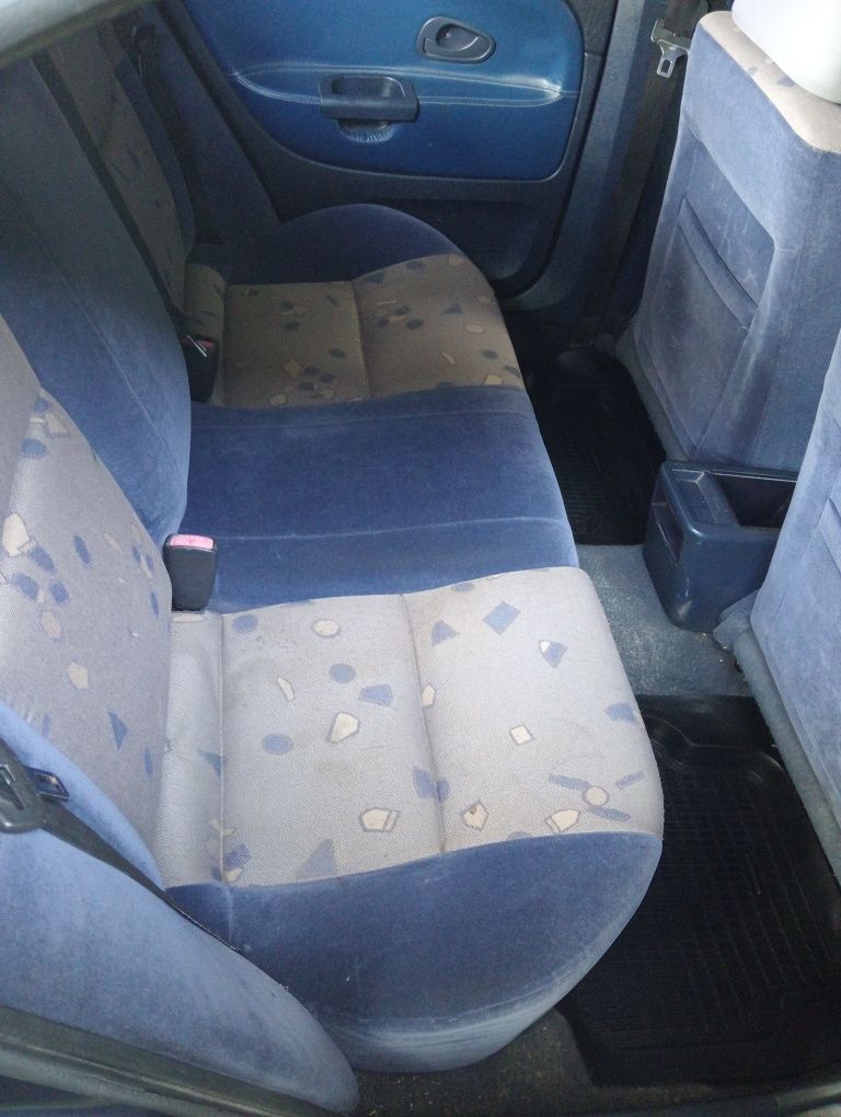 Легковий автомобіль mitsubishi