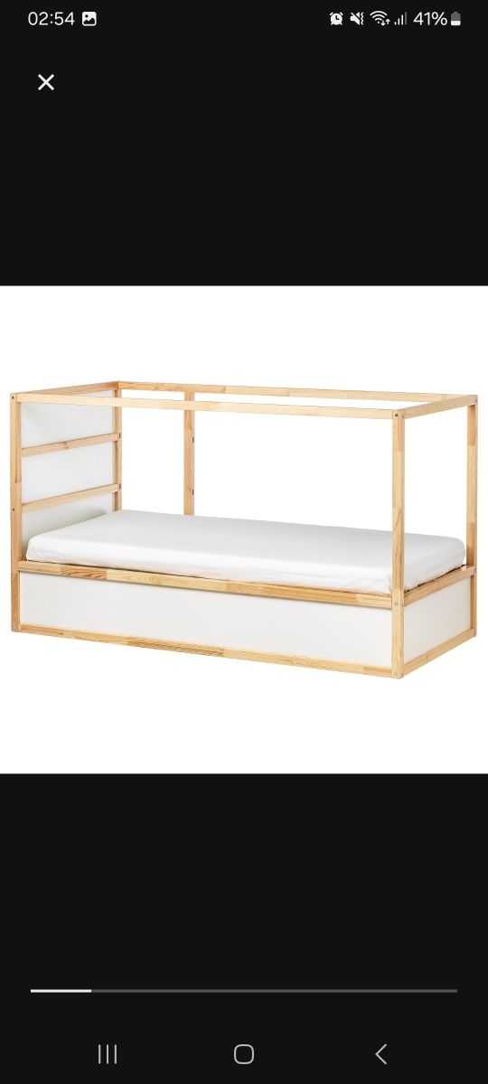 Cama de criança com dossel