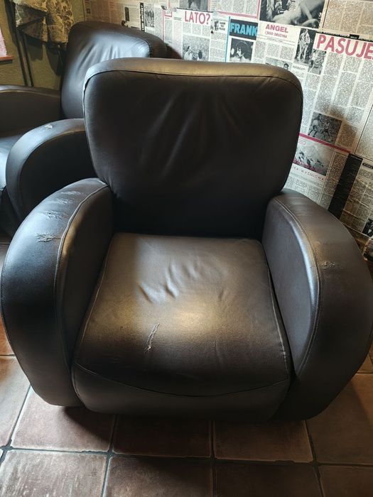 3 sofy, 3 fotele, 2 pufy