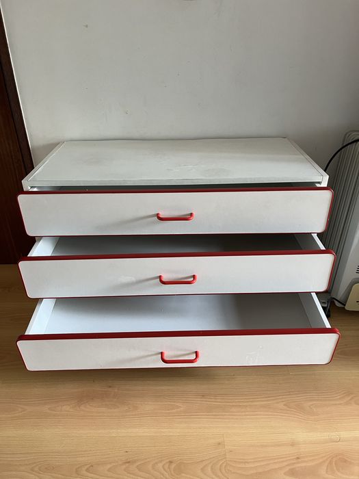 Cómoda Branca usada