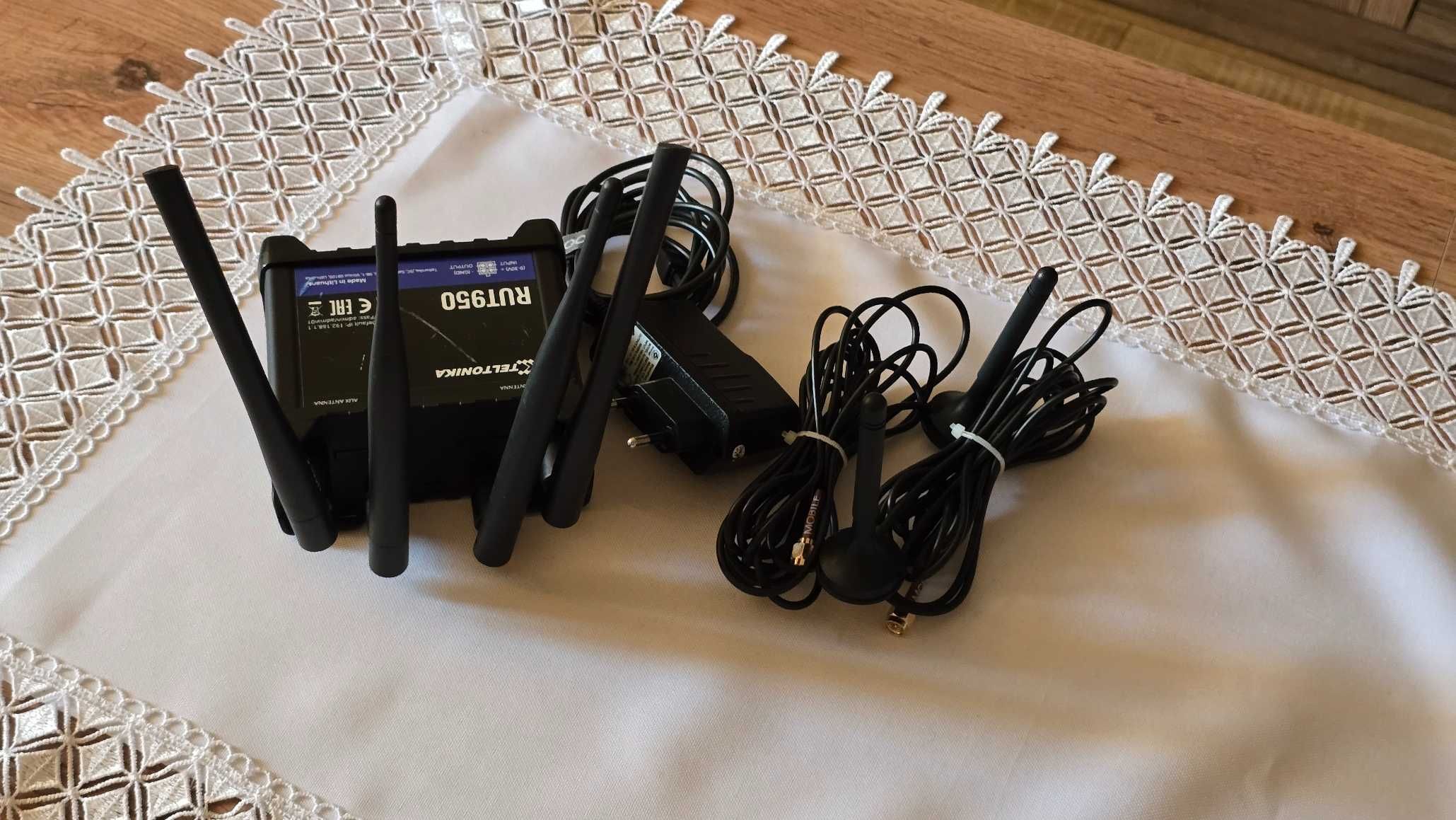 Teltonika RUT950 GSM DualSIM LTE WiFi + anteny magnetyczne na kablu 3m