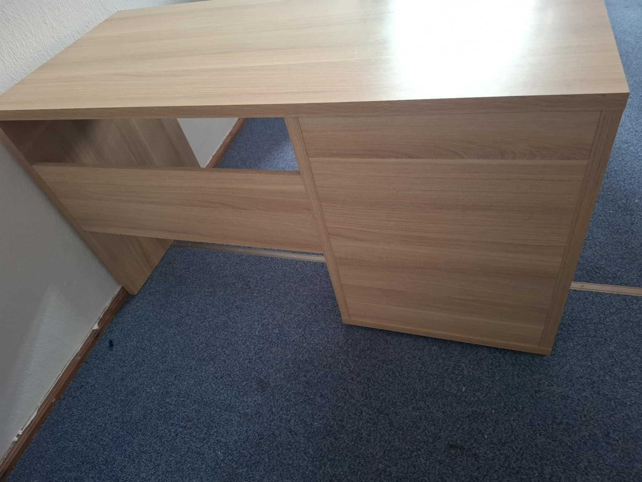 Solidne biurko z grubym blatem i szufladami, stan bardzo dobry
