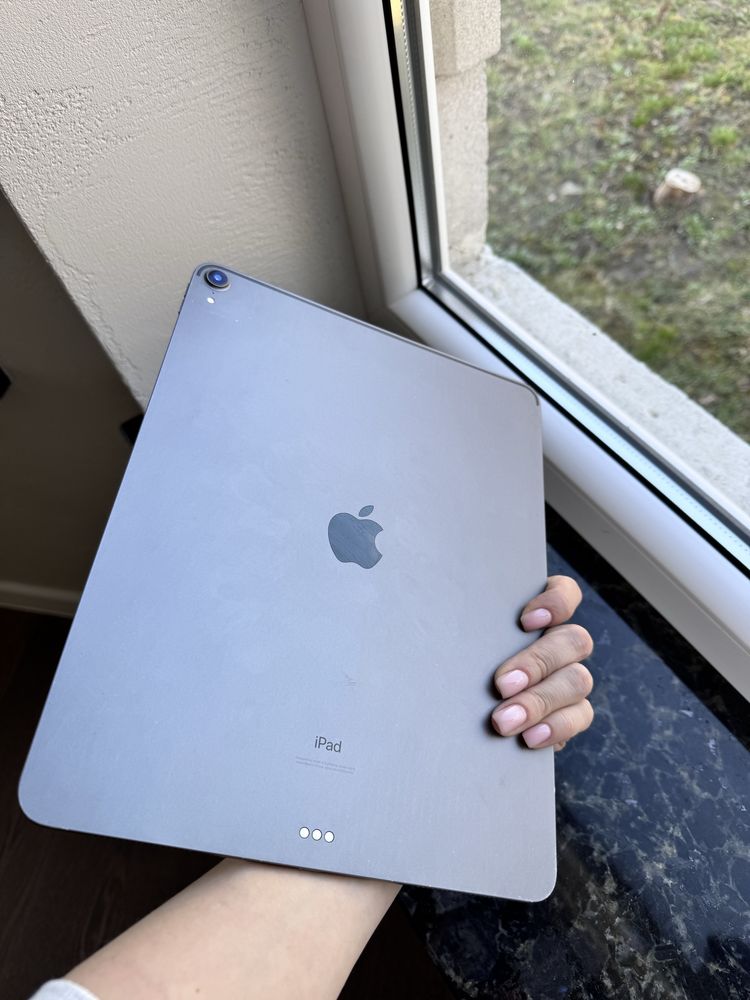 Apple iPad Pro 3 gen. 12.9" A1876 256GB WiFi бат. 88% на запчастини
