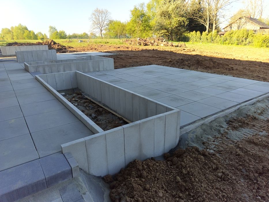 Brukarstwo, Układanie kostki brukowej, Usługi brukarskie