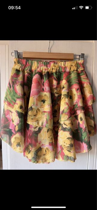 Kolorowa spódniczka w kwiaty
