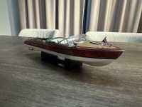 Модель лодки Frederique Constant Runabout