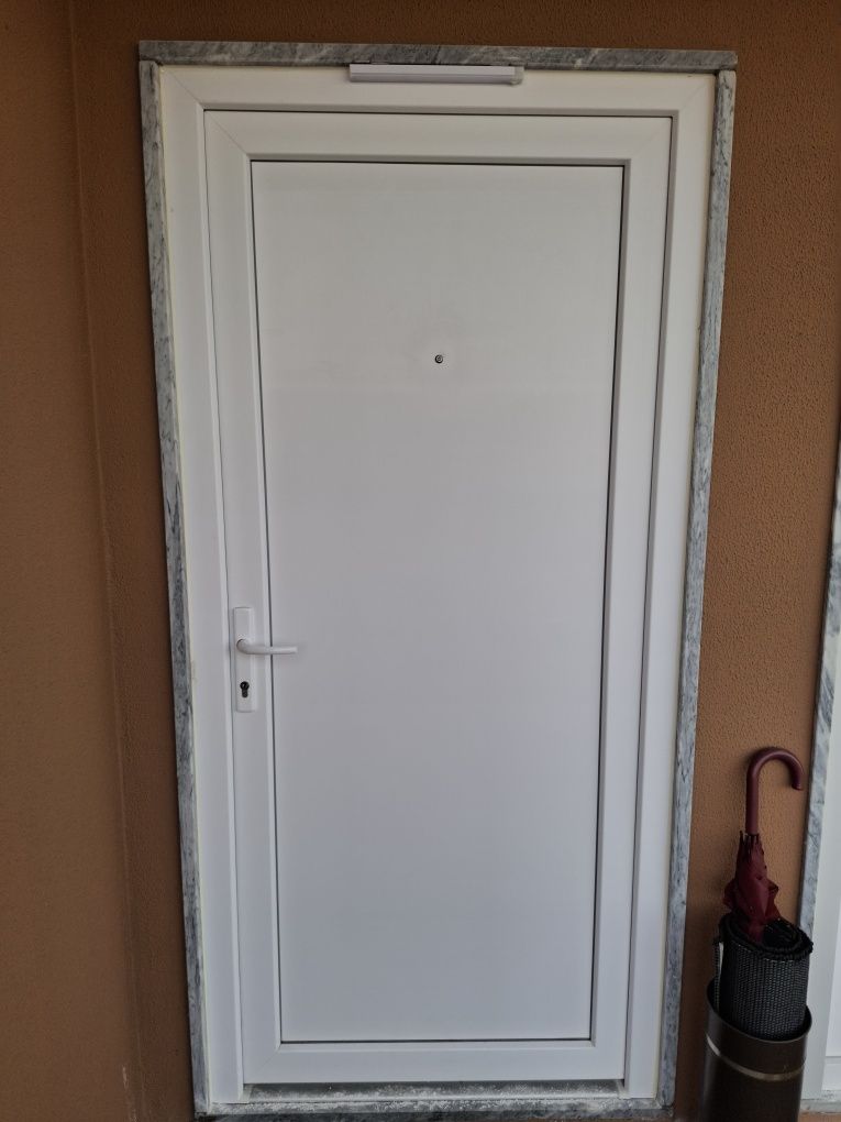 Porta exterior PVC modelo Sevilha ( reservada )