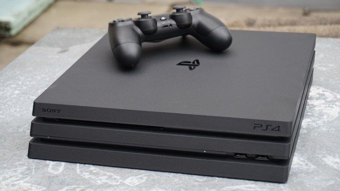 PlayStation 4 PRO 1TB SSD 2 comandos COMO NOVA NA CAIXA