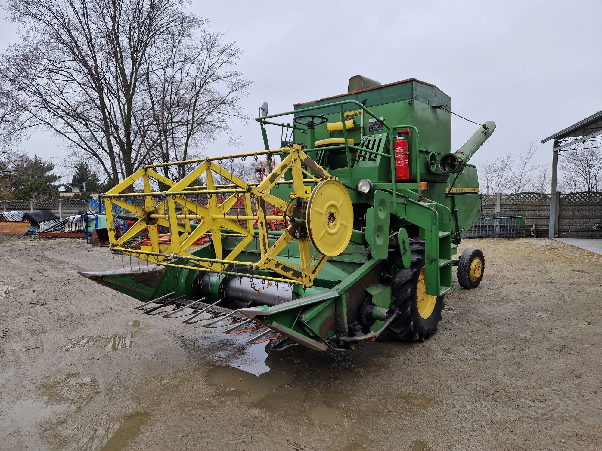 Kombajn zbożowy John Deere 925