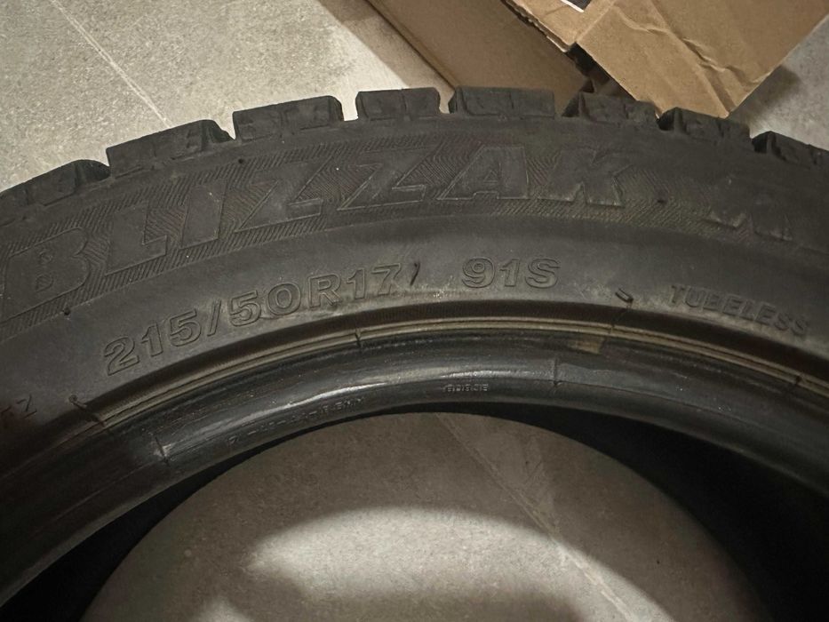 Продам зимові шини Bridgestone Blizzak REVO 215/50 R17 91.