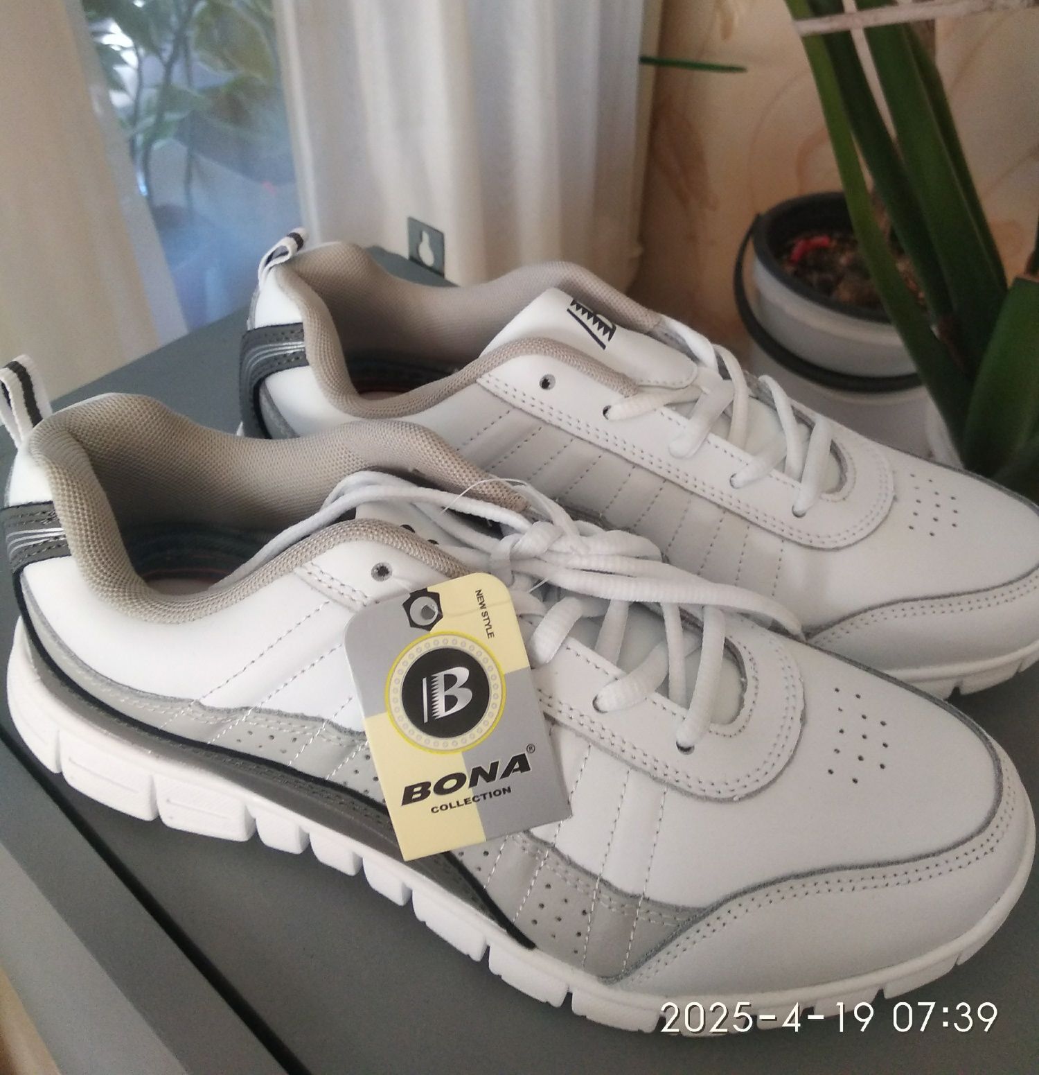 Кросівки жіночі BONA 41 p-р,маломерят