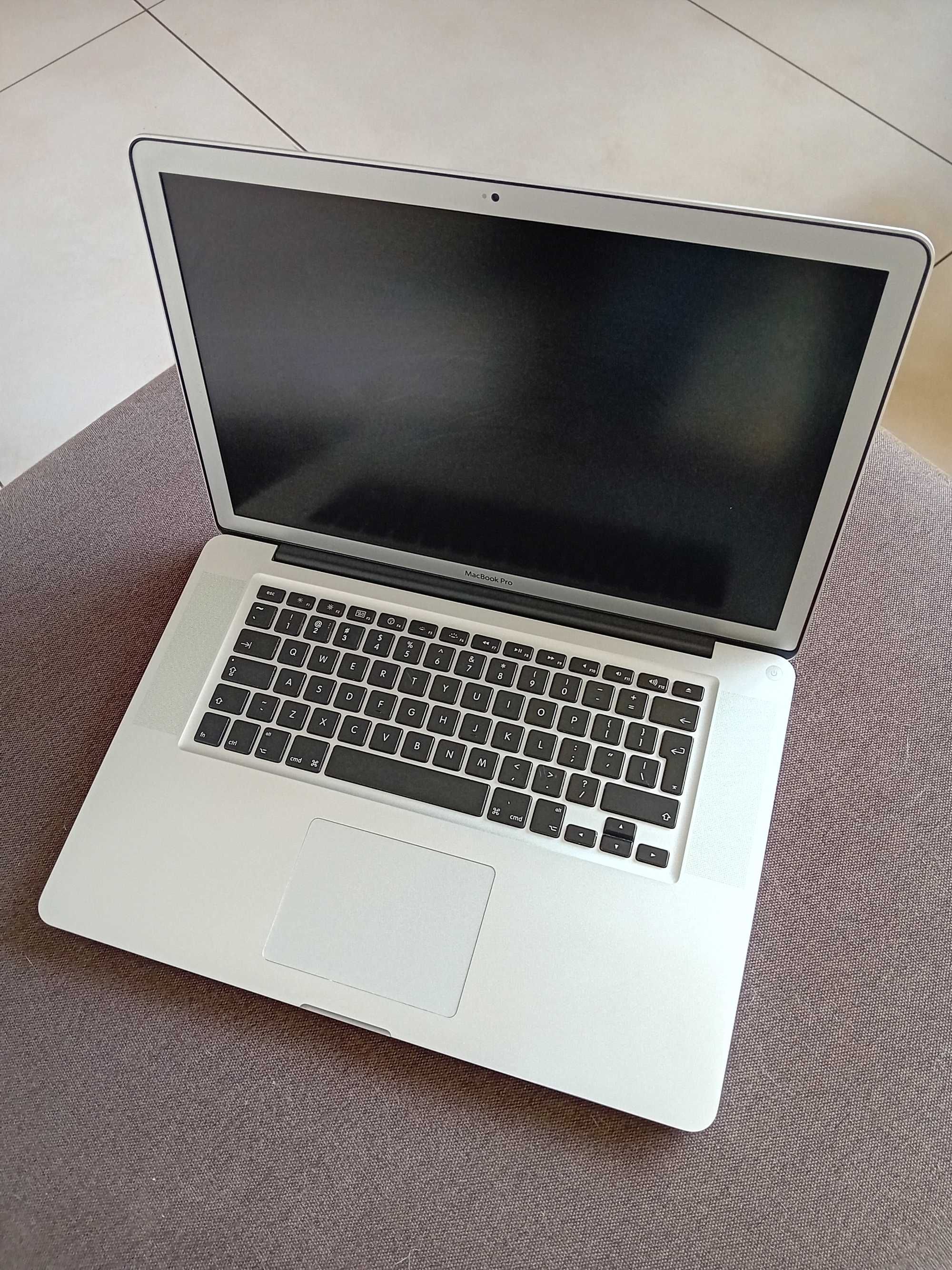 MacBook Pro   2,53 GHz  intel core i5 8GB/128 SSD ekran 15,4"