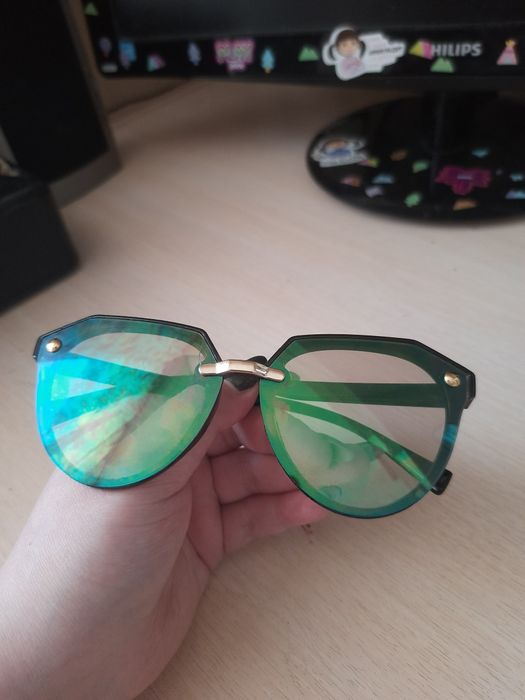 Солнцезащитные очки