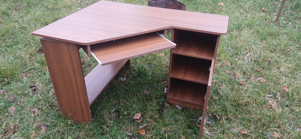 Продам компютерний угловий стіл