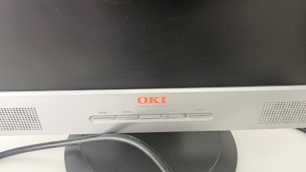 Monitor de Computador OKI