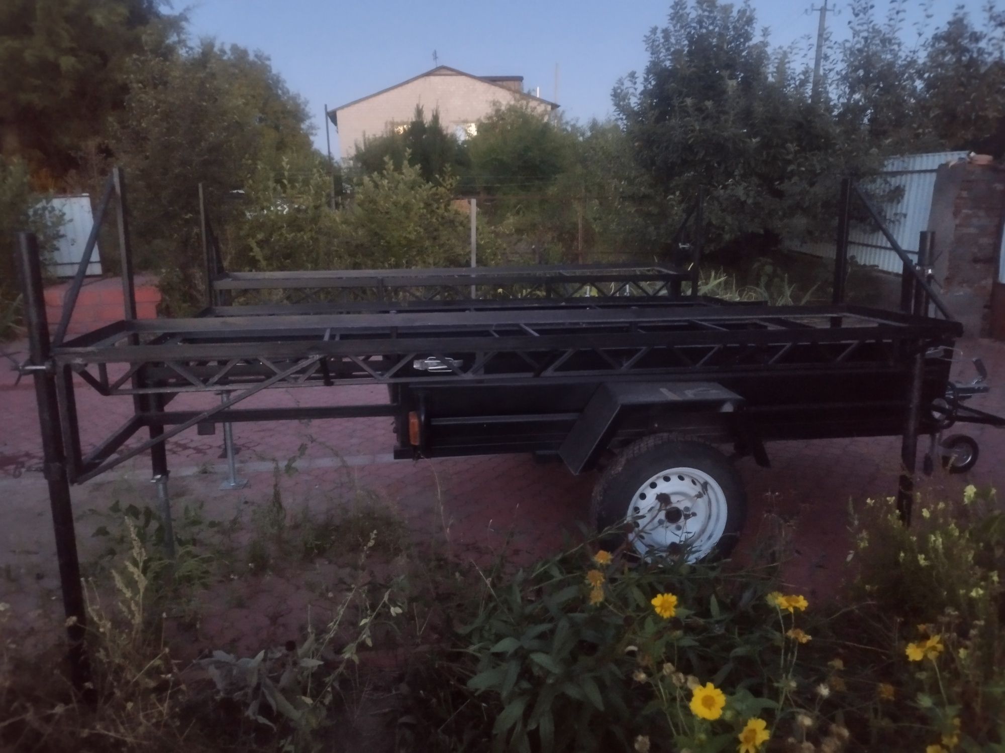 Причіп Лев з лафетами