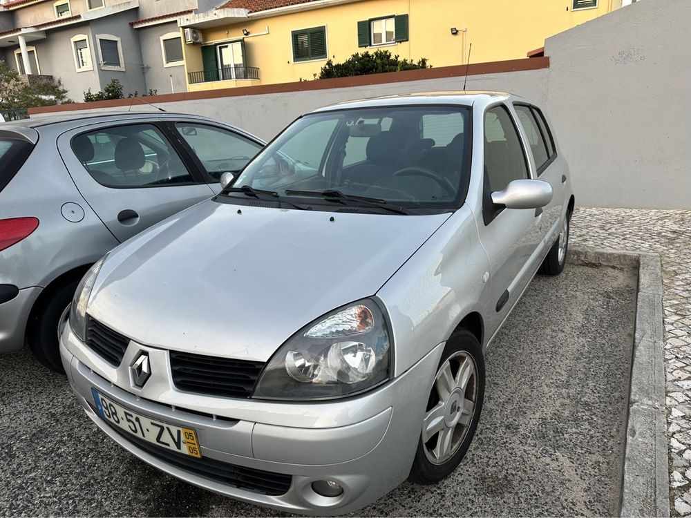 Carro Renault fantástico.