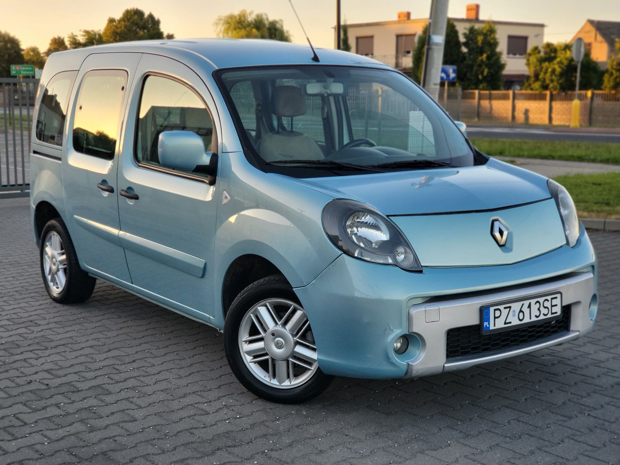 Osobowy Renault Kangoo 1.5 DCI 2010r - 6 Biegów- Klima Mrozi - 5 Osób
