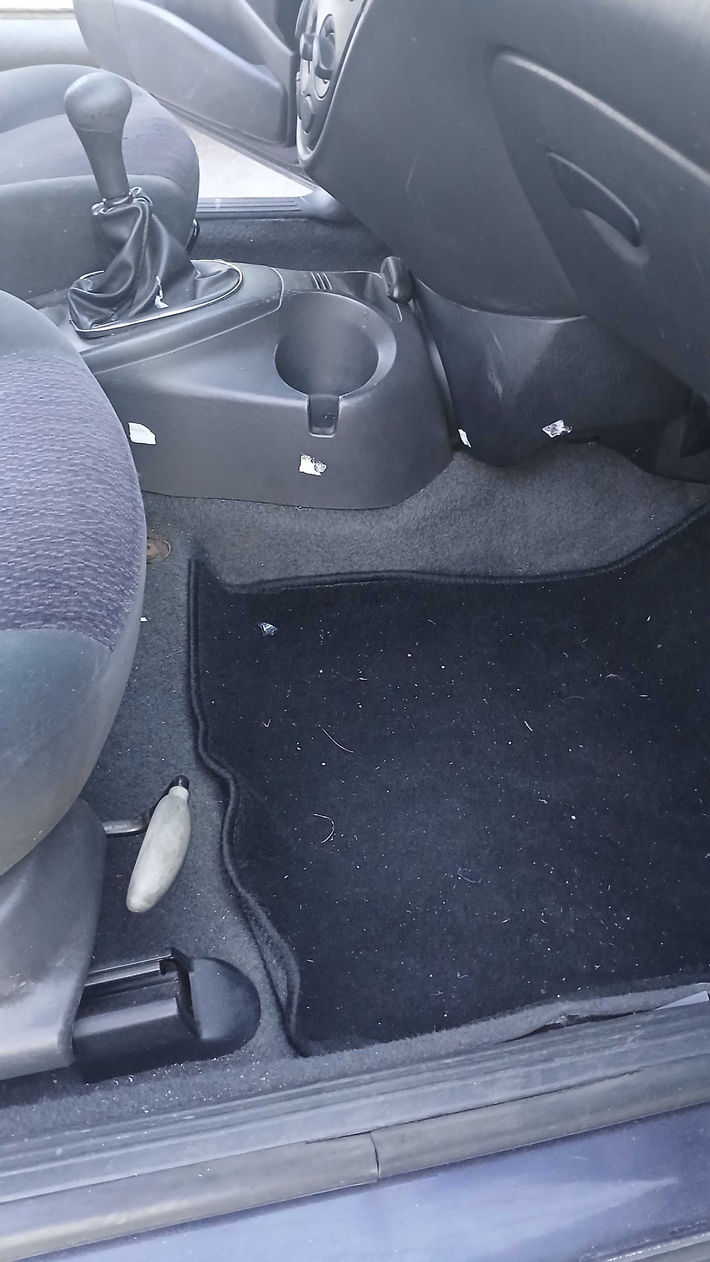 Vendo Ford Focus ( um bom carro, bastante econômico)