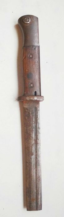 Багнет на Маузер 98К на килим або запчастини