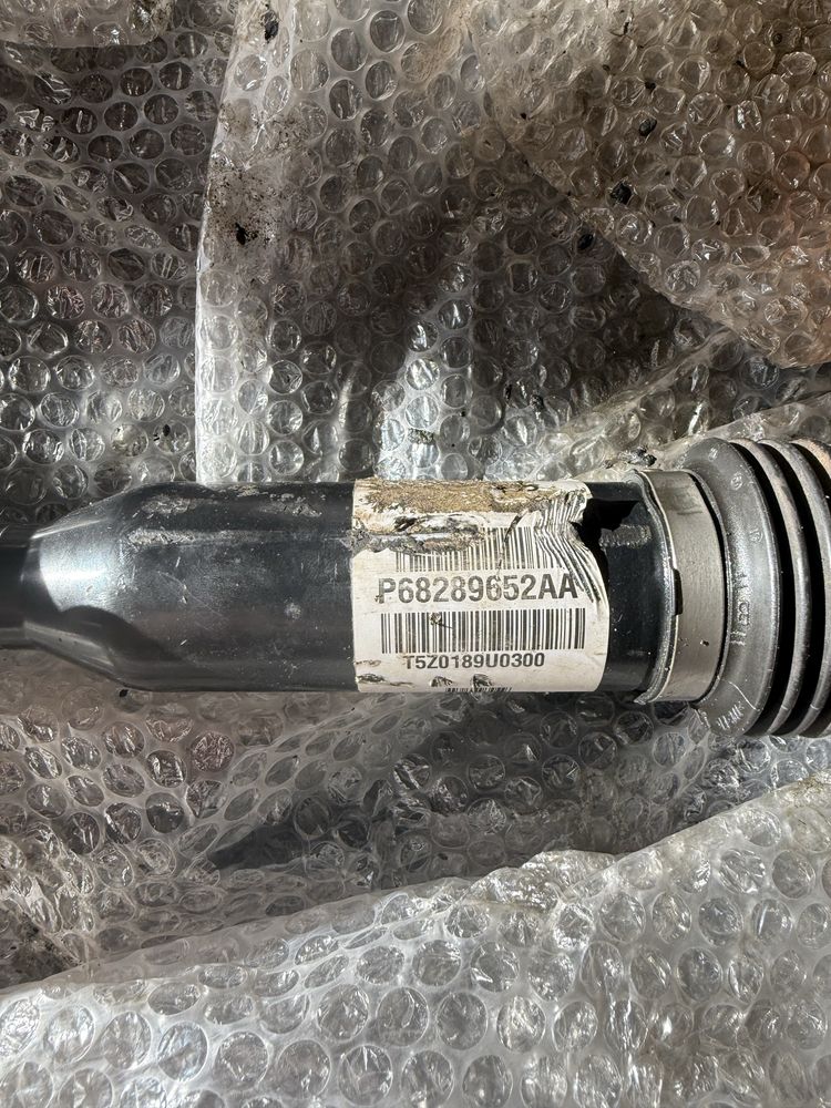 Полуось Jeep Cherokee AWD P68289652AA