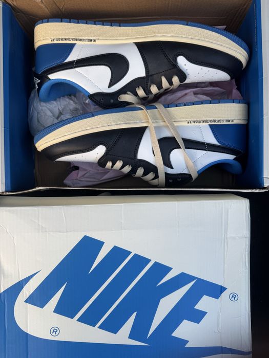 Jordan 1 Retro Low OG SP Fragment x Travis Scott e Travis Scott Mocha