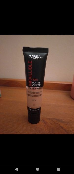 Matujący podkład do twarzy