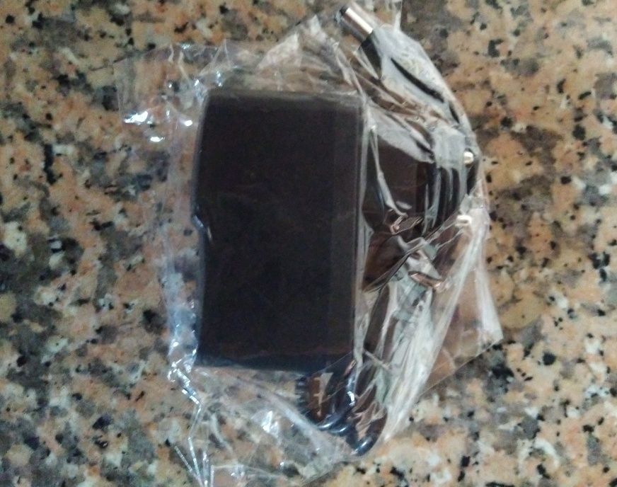 Adaptador de corrente 9 V 1 A. Novo