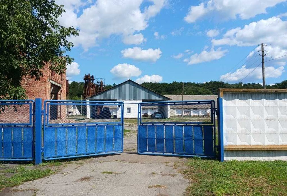 Будівлі і споруди майнового комплексу заг.пл. 7090,3 кв.м, с. Згурівка
