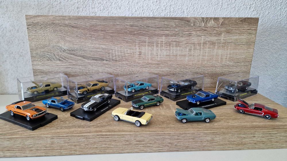 13 Miniaturas Ford Mustang 1:64