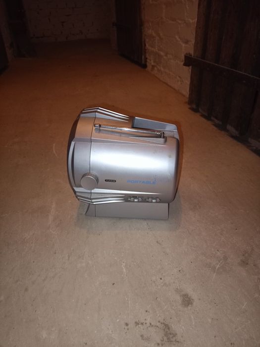 Turystyczny telewizor-radio