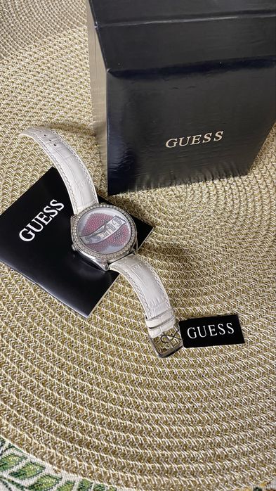 Новий годинник GUESS в фірмовому футлярі під шкіру рептиліі