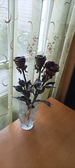 Розы выкованные из металла