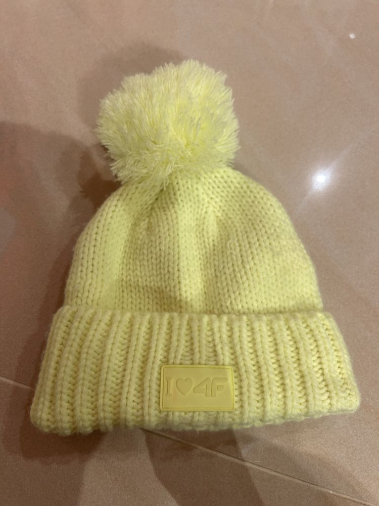 Zimowa narciarska czapka kolor neon żółty 4F