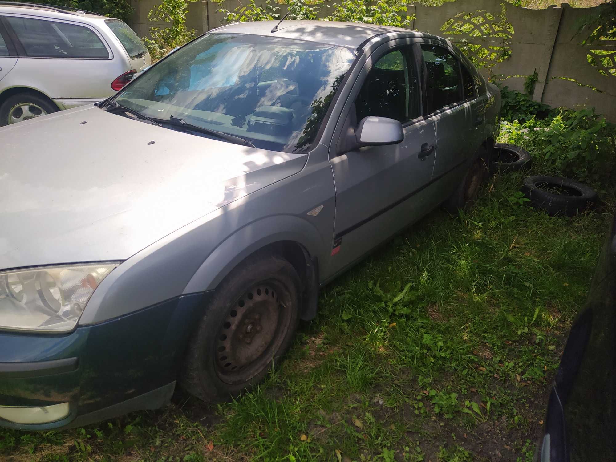 Mondeo Mk3 sedan  Diesel  srebrny wszystkie części