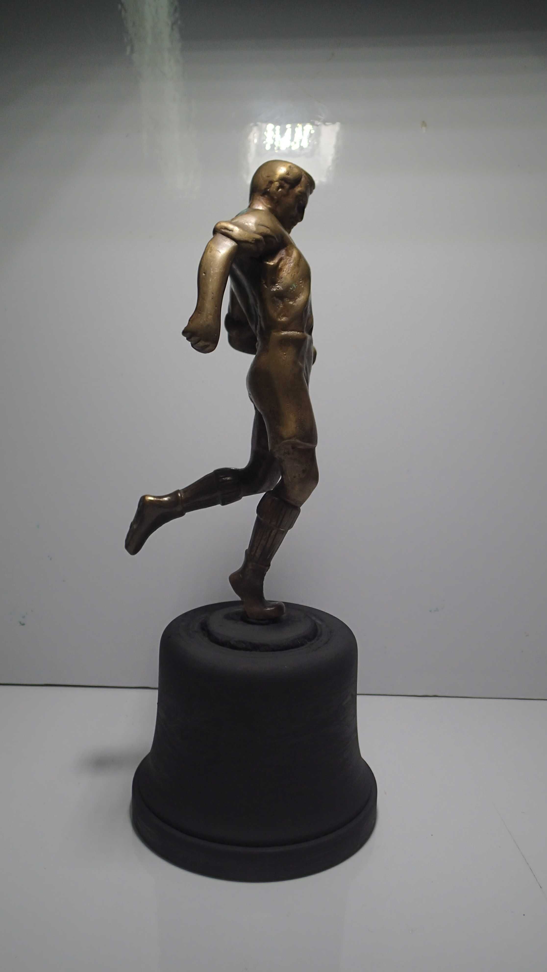 Estatueta antiga em Bronze " Jogador de Futebol"