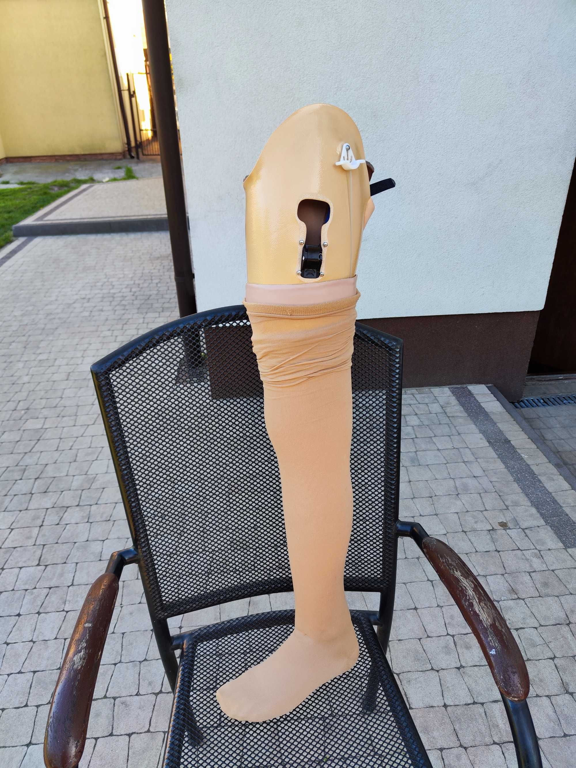 Nowa, nieużywana proteza nogi lewej