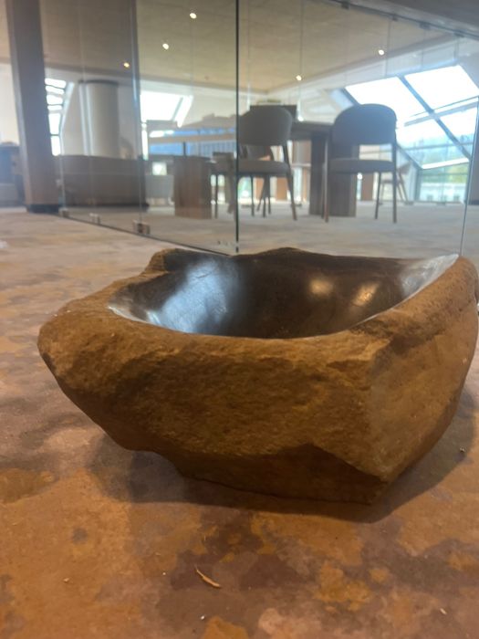 Умивальник із каменю